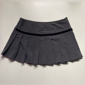 579 Dark Grey Pleated Skirt With Black Felt Stripe And Side Zipper Size M